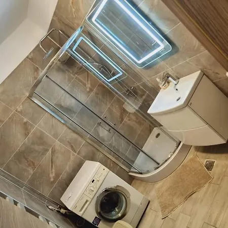 Sims Alessi Pool & Lägenhet Năvodari