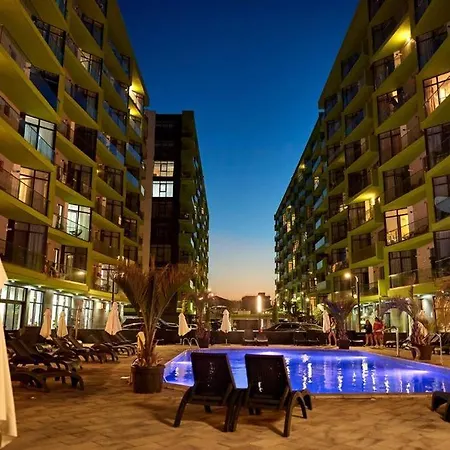 Sims Alessi Pool & Apartment Navodari